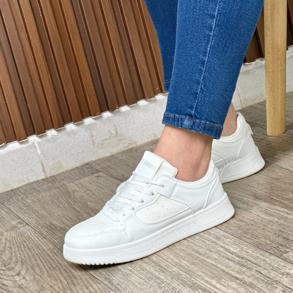 WHITE WOMEN’S SNEAKER
