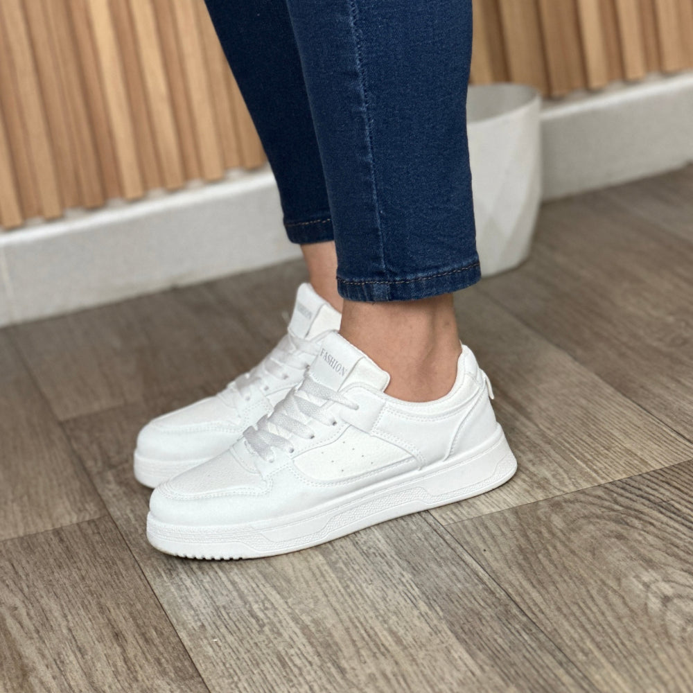 WHITE WOMEN’S SNEAKER